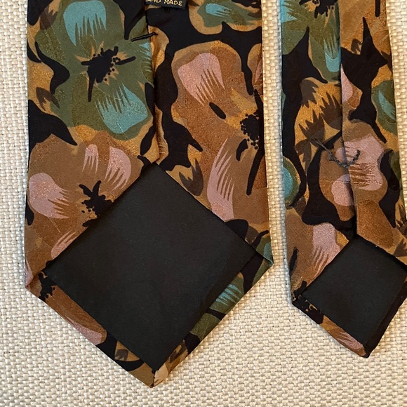 R. Andreotti vintage silk tie, large floral print, teal blue, tan & black - Picture 5 of 9